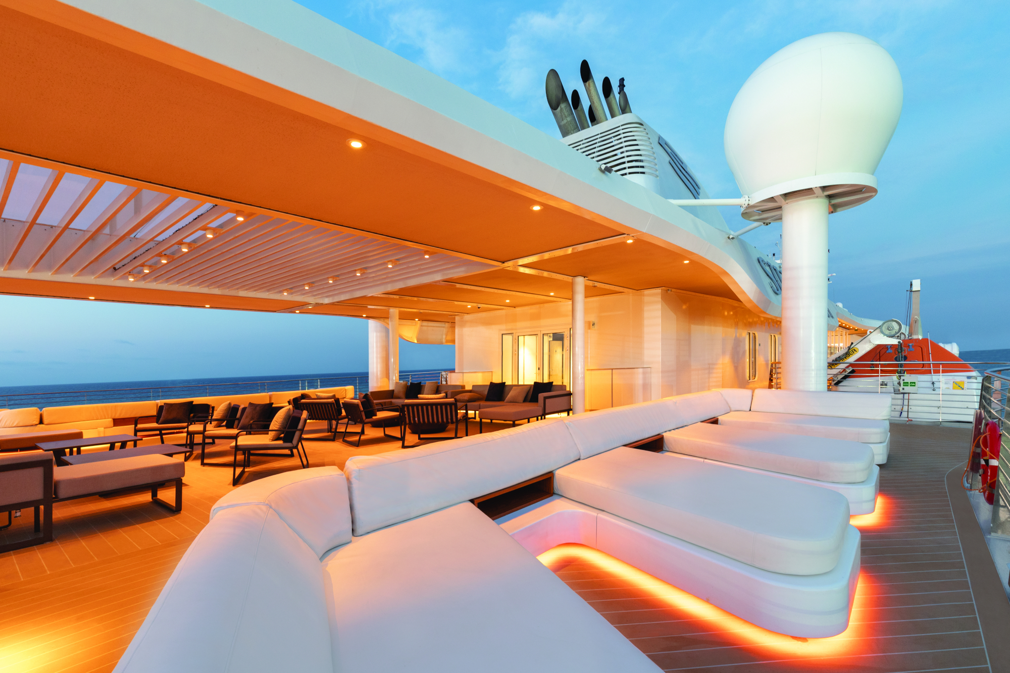 MyCruise Silversea Silver-Origin Offentlige-arealer Barer-lounger-atrium1